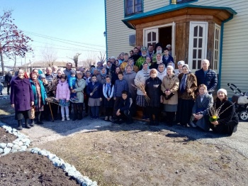 В храме посёлка Варгаши на праздничной службе было многолюдно