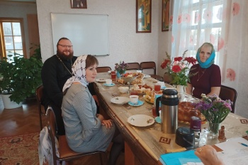 В Варгашах настоятель прихода принял участие в деловой встрече