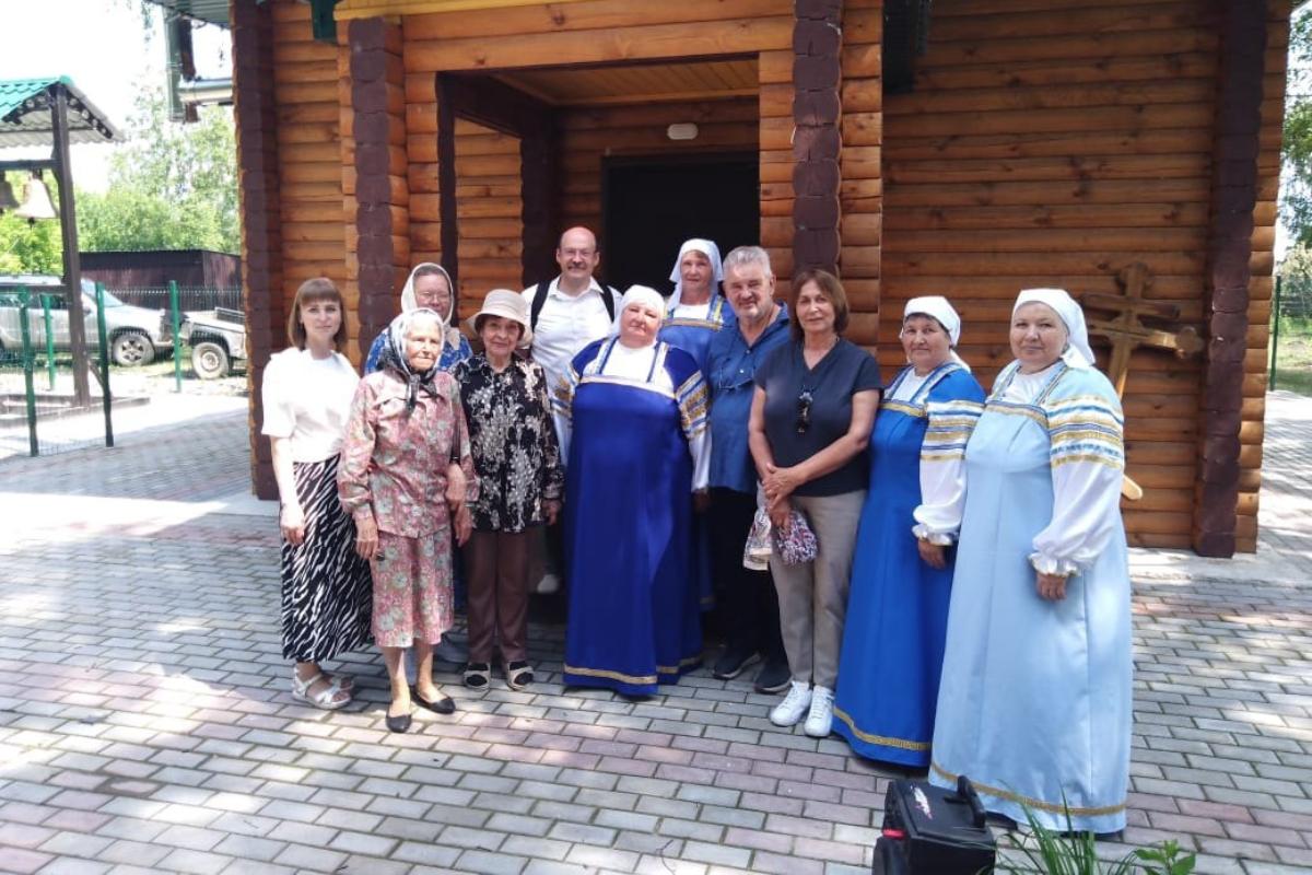 В Зауралье члены сельского отделения СПЖ выступили перед земляками в Троицкую субботу