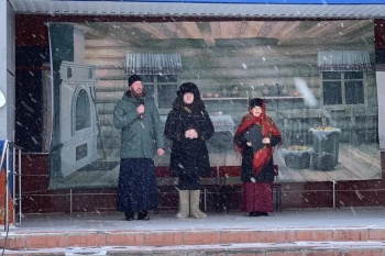 Священник из Глядянского посетил масленичные гуляния