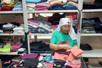 Осенней одеждой снабдил нуждающихся ЦГП «Надежда» при Троицком храме Кургана