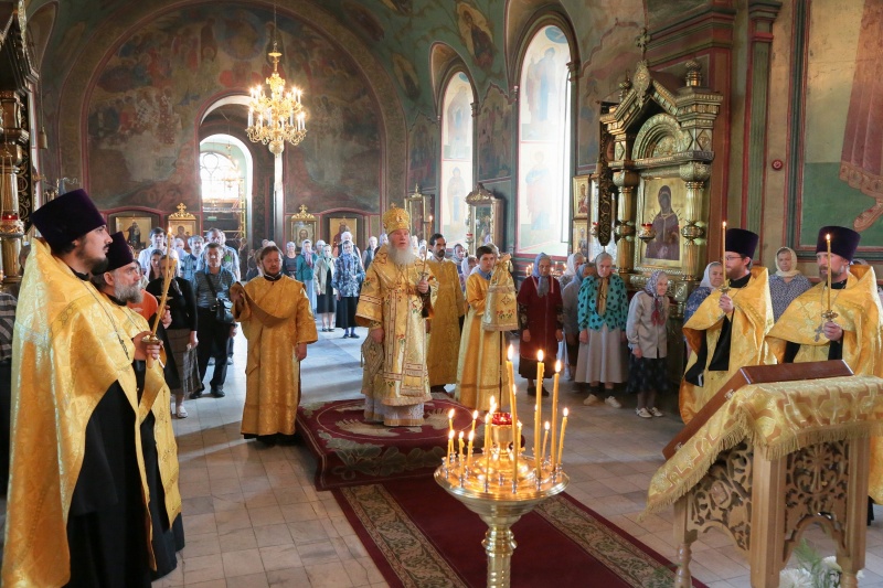 2 июля митрополит Курганский и Белозерский Иосиф совершил богослужения в соборных храмах Кургана