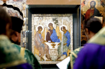 Старинную икону Троицы передали Русской Православной Церкви