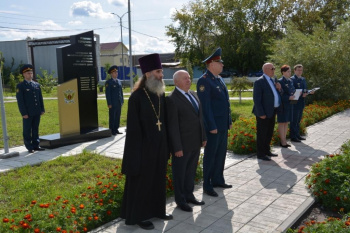 Курганский священник почтил память погибших сотрудников УФСИН