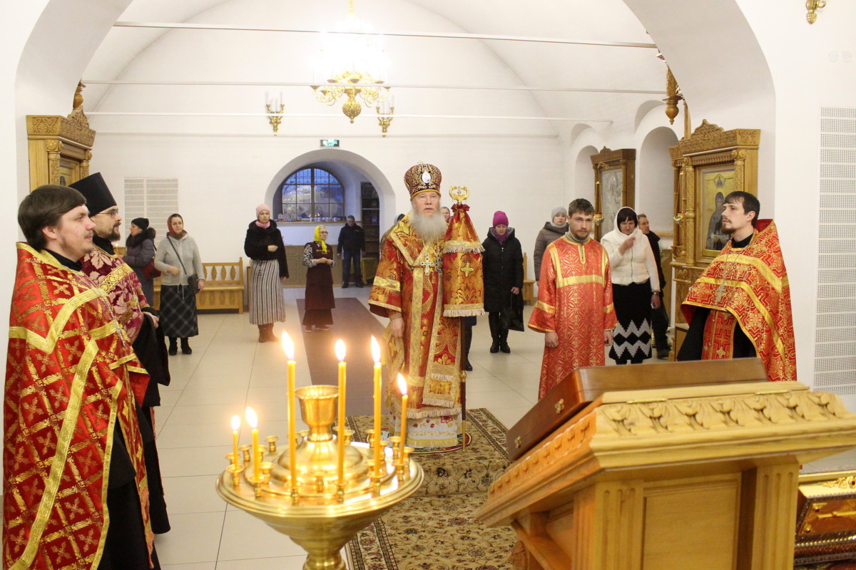 14 февраля в Богоявленском соборе г. Кургана молитвенно отметили память святого мученика и чудотворца Трифона (+250 г.)