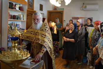 В Варгашинском храме совершили праздничную Литургию и освятили мёд