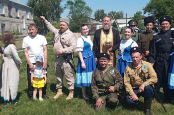 В фестивале «Казачий сполох» в селе Садовое принял участие местный священник