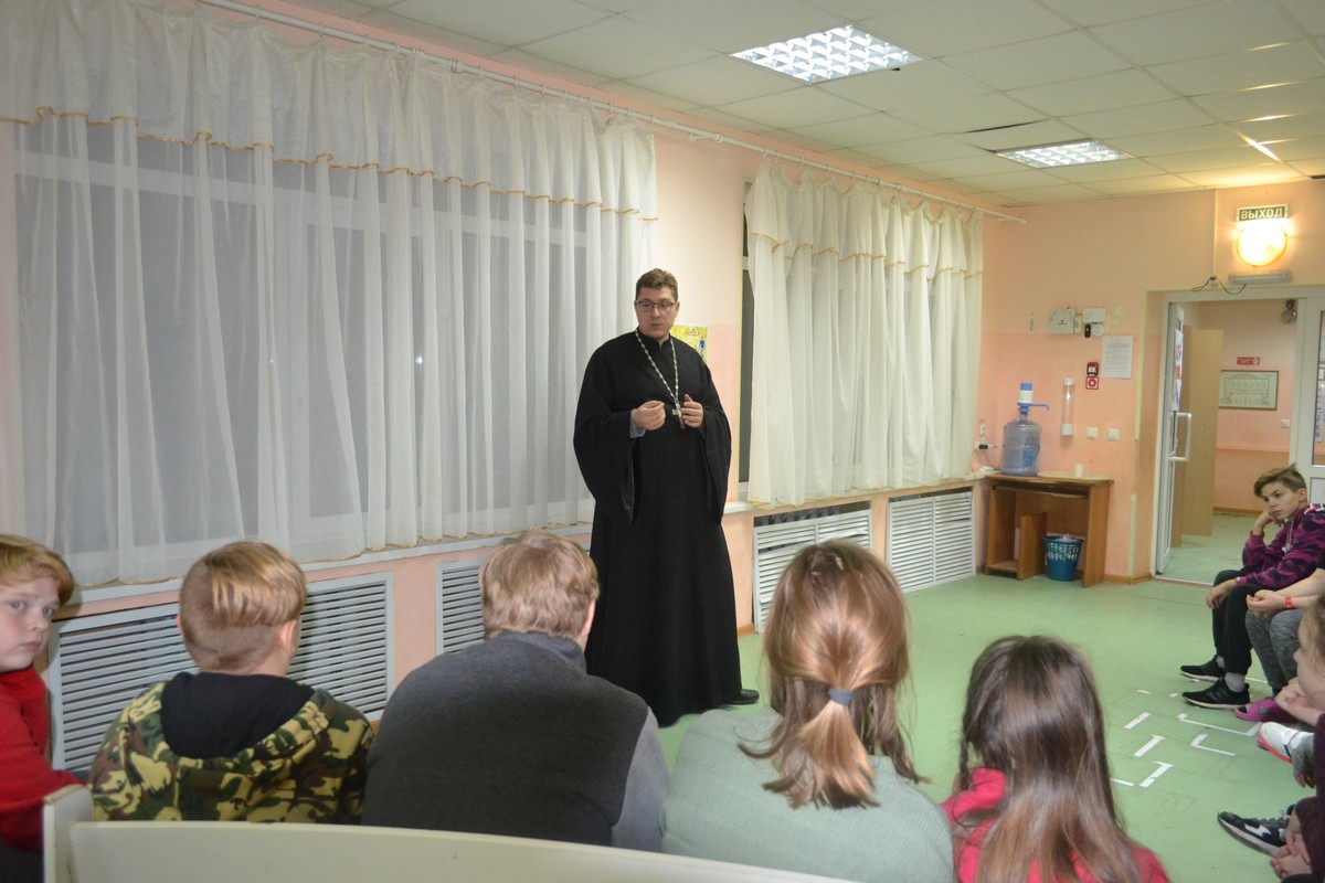 Встреча со священником прошла в православной смене лагеря "Зеркальный"