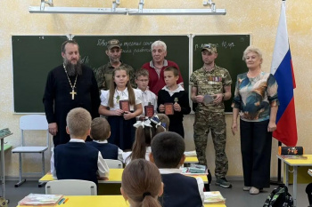 В Кургане ветераны СВО наградили школьников за письма