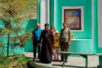 Курганский священник в зоне СВО на Троицу совершил Литургию в женском монастыре