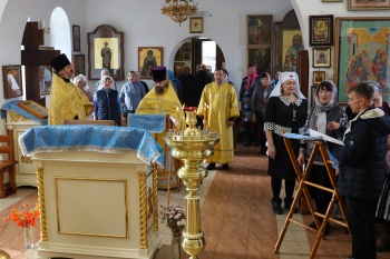 В курганском храме Порт-Артурской иконы Божией Матери прошла акция «Белые платочки»