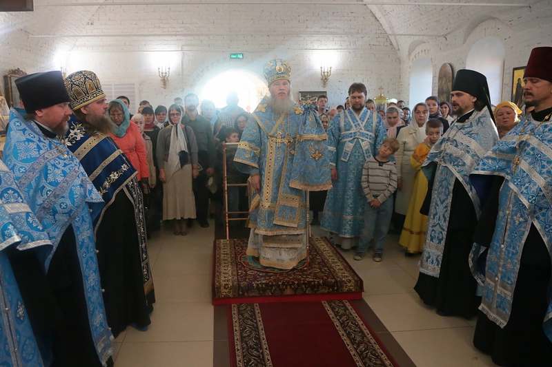 В Неделю 13-ю по Пятидесятнице митрополит Иосиф совершил богослужения в кафедральных соборах Кургана. В Богоявленский собор передана икона Божией Матери "Неувядаемый Цвет"