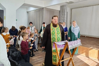 В Курганской Епархиальной воскресной школе «Благовест» совершен молебен на начало учебного года