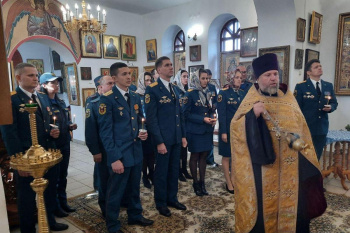 Сотрудники управления специальной пожарной охраны помолились в Пантелеимоновском храме Кургана