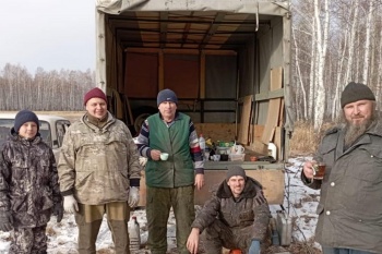 В Зауралье прихожане Свято-Никольского храма заготовили дрова на отопительный сезон