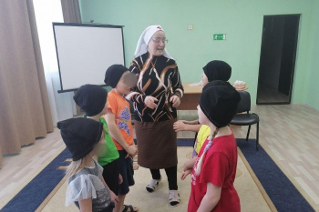 Сестра милосердия Свято-Троицкого прихода Кургана провела занятие с детьми из ОСРЦ