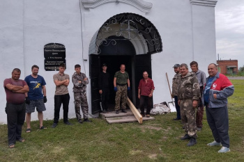 Прихожане села Усть-Суерское потрудились на благо своего храма