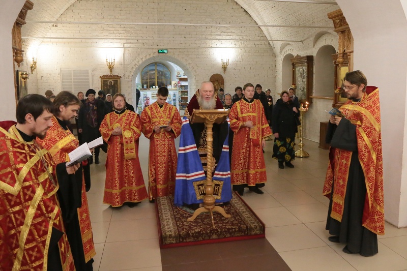 1 ноября в Кургане отметили память святого мученика Уара. В Богоявленском соборе г. Кургана было совершено уставное богослужение с чтением канона мученику Уару о некрещеных умерших