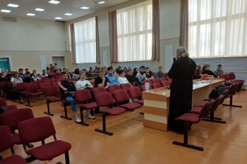 В Кургане представители епархии обсудили со студентами  православный взгляд на патриотизм