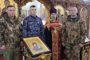 Школьники и росгвардейцы пообщались в курганском храме