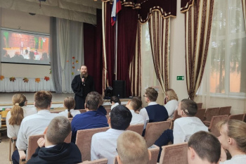 В Курганской школе прошла встреча со священником