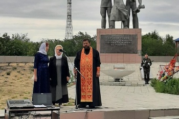 Священник и клирос Михайло-Архангельского прихода города Макушино  участвовали в митинге-реквиеме