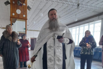 Верующие жители села Падеринское помолились об усопших