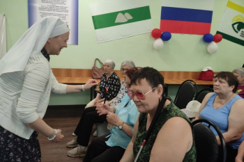 Сёстры милосердия посетили членов курганского отделения Всероссийского общества слепых