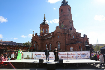 Александровские дни в Кургане завершились детским праздником у стен собора