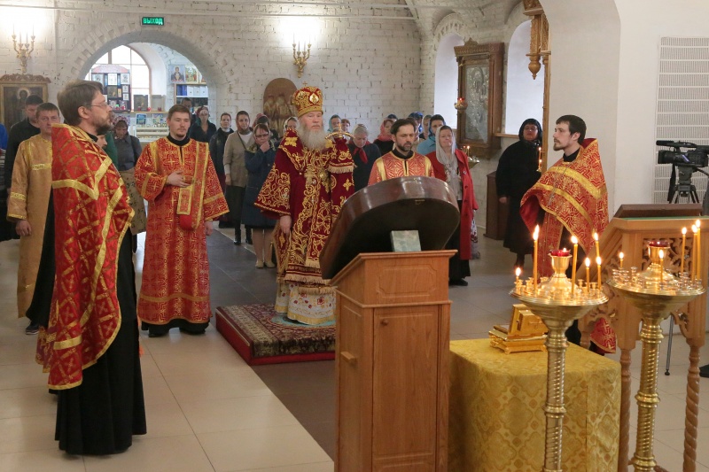 В день празднования памяти святого великомученика и Победоносца Георгия и святого мученика Анатолия, митрополит Иосиф посетил с архипастырским визитом храм во имя Георгия Победоносца на Увале г. Кургана