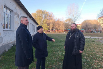 Представители власти посетили Троицкий приход Кургана