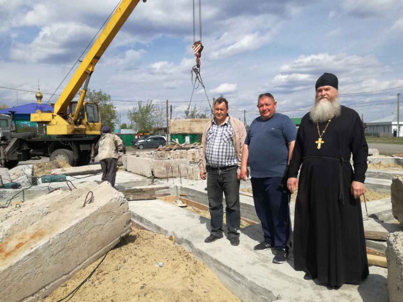 В селе Глядянское продолжается возведение Михаило-Архангельского храма