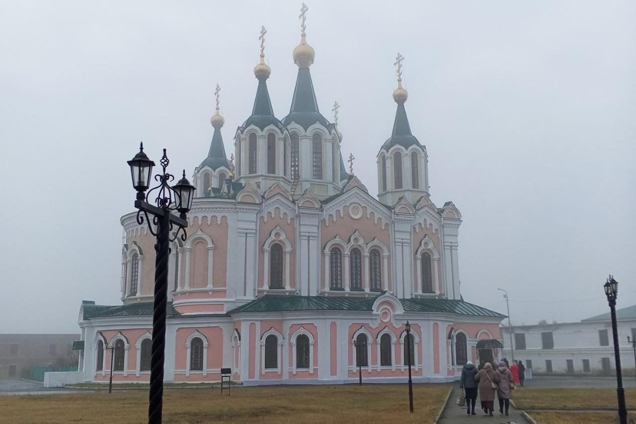 Паломники из Варгашей совершили поездку в Далматовский монастырь