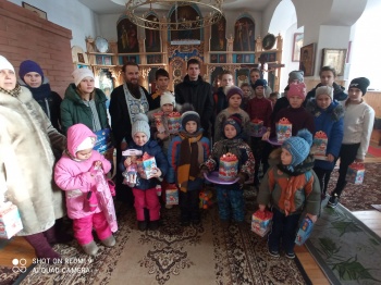 В Кургане акция «Дари радость на Рождество» завершилась раздачей подарков