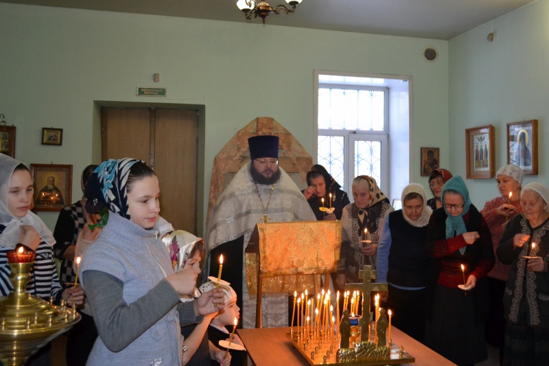 В Свято-Троицком храме города Кургана была совершена панихида по новопреставленным рабам Божиим, погибшим в авиакатастрофе на Черном море