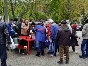 В Кургане «Сквер Милосердия» посетили специалисты отделения социальной адаптации лиц без определенного места жительства