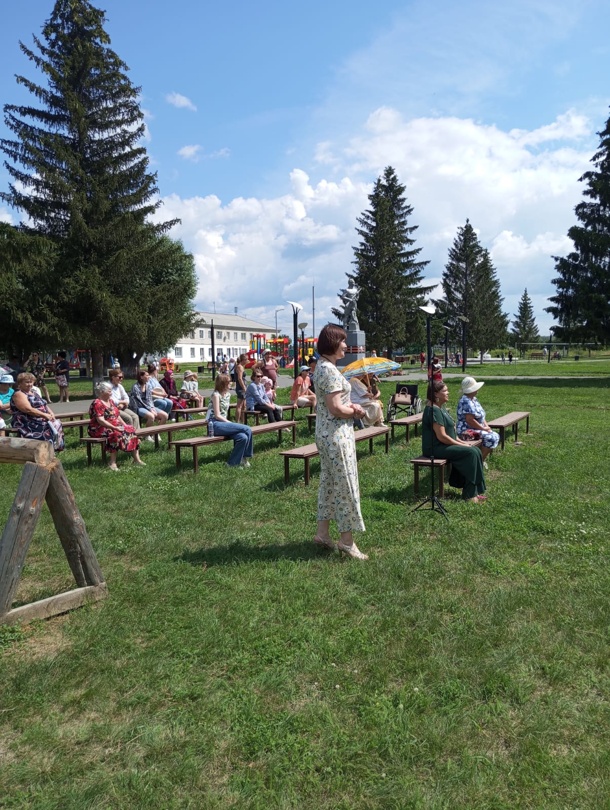 В Кургане ключарь кафедрального собора открыл праздник в ТОС «Тополя» |  09.07.2024 | Курган - БезФормата