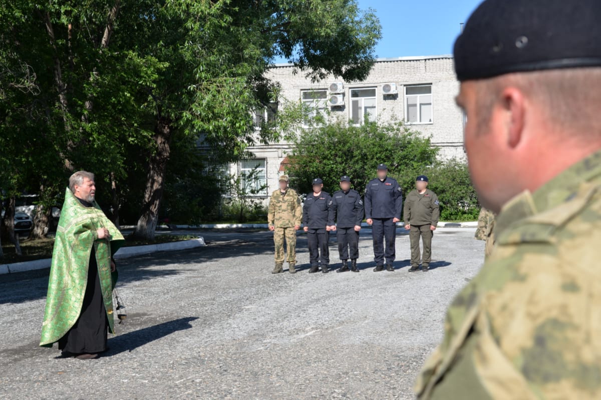 В Кургане священник совершил молебен за здравие защитников Отечества