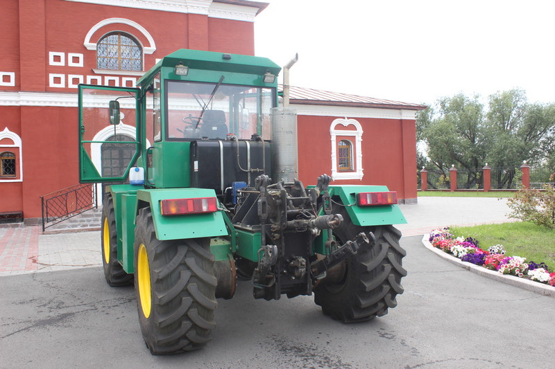 Зауральский машиностроительный завод выпустил первый новый трактор Т-240 с электрической трансмиссией