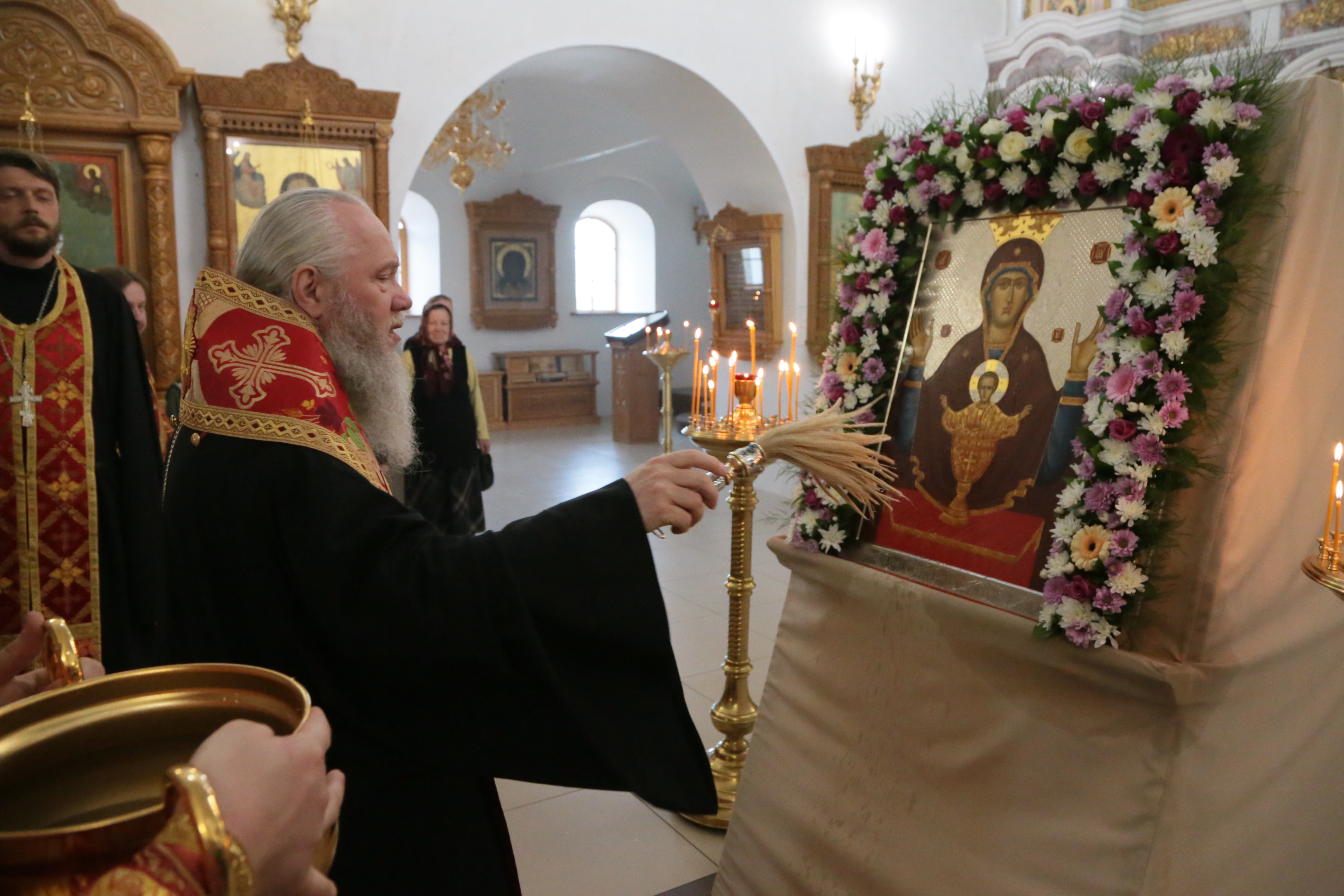 18 мая, в день празднования чудотворной иконе Божией Матери «Неупиваемая Чаша», митрополит Иосиф освятил новый список иконы в Богоявленском соборе Кургана