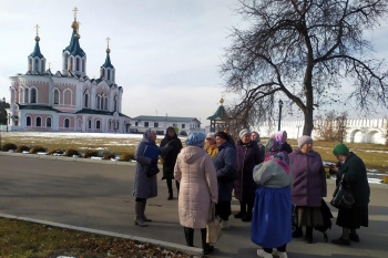 Группа «социальных туристов» из Кургана посетила Далматовский монастырь