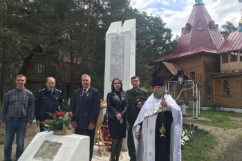 В Кургане на территории Георгиевского храма обновили стелу Героев