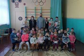 Священник из Мокроусово принял участие во встрече с сотрудниками Евразийского центра современного искусства