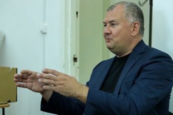 Религиовед Роман Силантьев: Основой для секты может стать даже продажа пылесоса