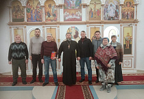 Курганский священник провёл на приходе села Рычково Литургию и встречу со школьниками