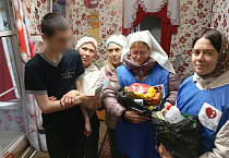 В Кургане «Экипаж Милосердия» каждый месяц посещает многодетные малообеспеченные семьи 