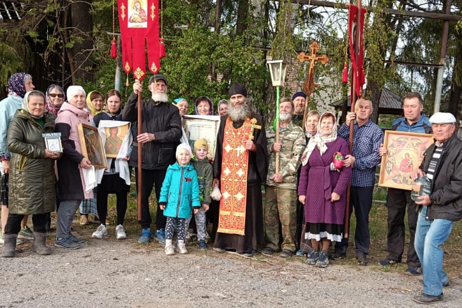 В зауральском посёлке, окруженном лесами, прошёл крестный ход с иконой Божией Матери «Неопалимая Купина»