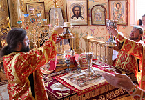 Митрополит Даниил совершил Литургию в день святых жён-мироносиц