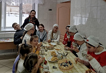 В Кургане участники проекта «Семья – союз родных сердец» отметили Масленицу с пользой и весело