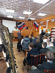 В Кургане священнослужитель провёл патриотический урок для школьников